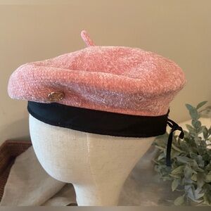 Adrienne Vittadini Luxury Style Euro-American Beret